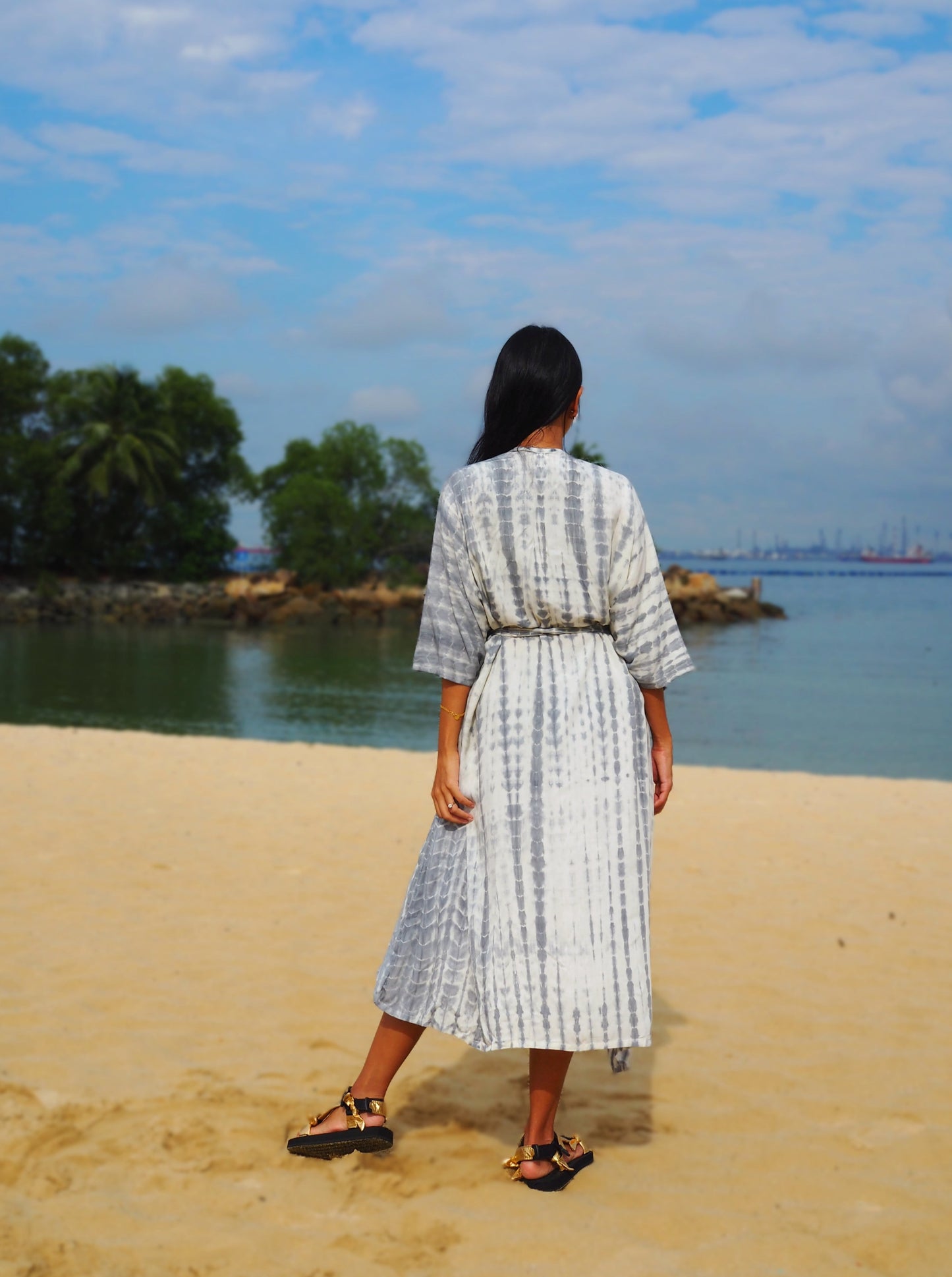 
                  
                    missing bali, grey, kimono, laut grey kimono, resort wear, beach wear, social conscious, baebeeboo
                  
                