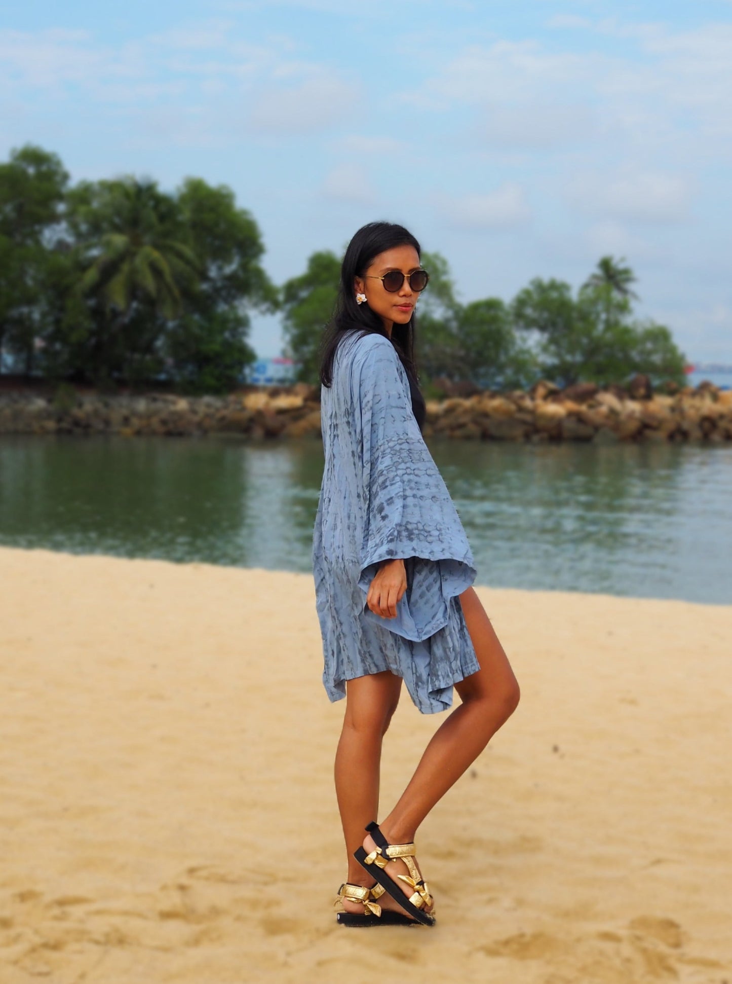 
                  
                    Introducing the "Teratai Blue Kimono" – a boho marvel, hand tie-dyed in serene blues. This short kimono embodies carefree beach days with its artistic design and relaxed flair. From sandy strolls to seaside adventures, the Teratai Blue Kimono is your essential beach cover-up. Embrace bohemian vibes and elevate your coastal style with this distinctive and versatile piece.
                  
                