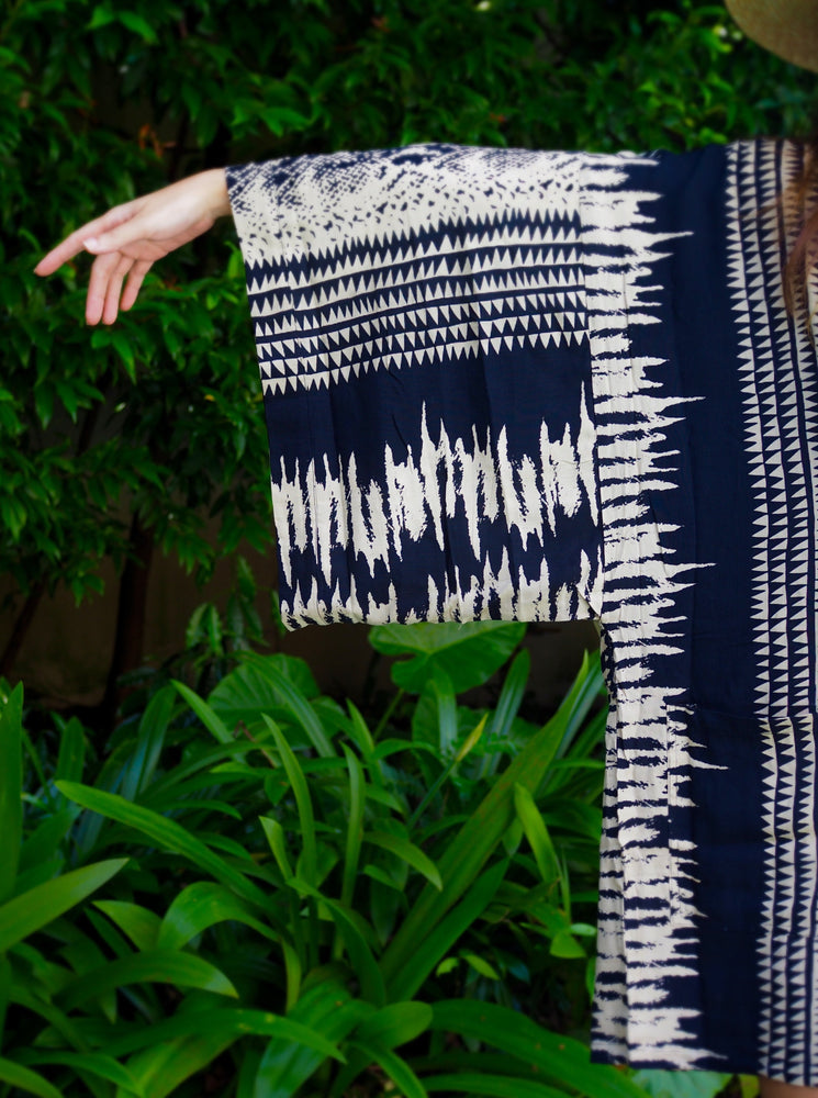 
                  
                    short kimono, kimono, prints, hand dye, tie dye, black, shopbaebeeboo, baebeeboo, beach wear, resort wear
                  
                
