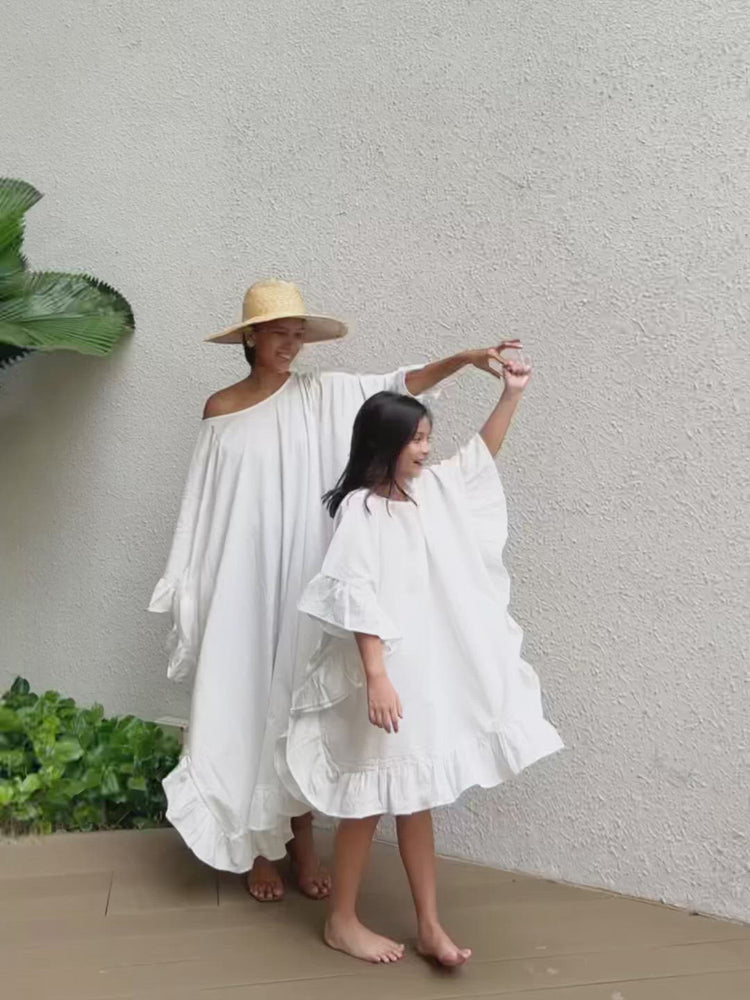 
                  
                    Load and play video in Gallery viewer, Florence Frills Kaftan Kids
                  
                