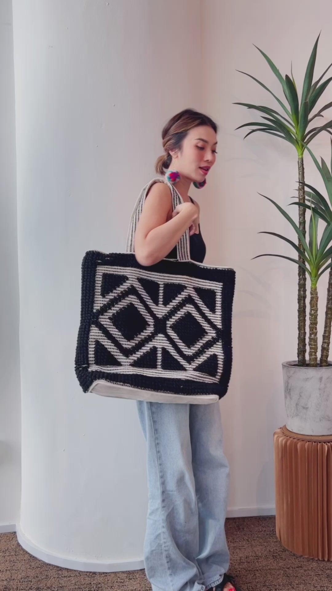 
                  
                    Load and play video in Gallery viewer, JaePoour Oversized Bag
                  
                